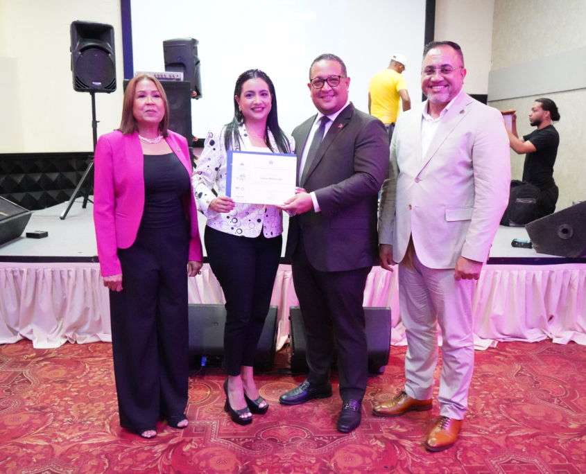 Docentes son reconocidos por sus importantes aportes en la Escuela de ...